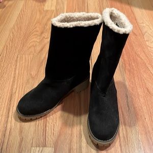 Black lined winter boots